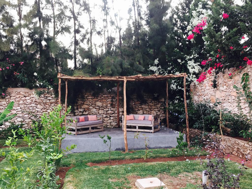 La Maison Des Ailleurs As-Sawíra Exteriér fotografie