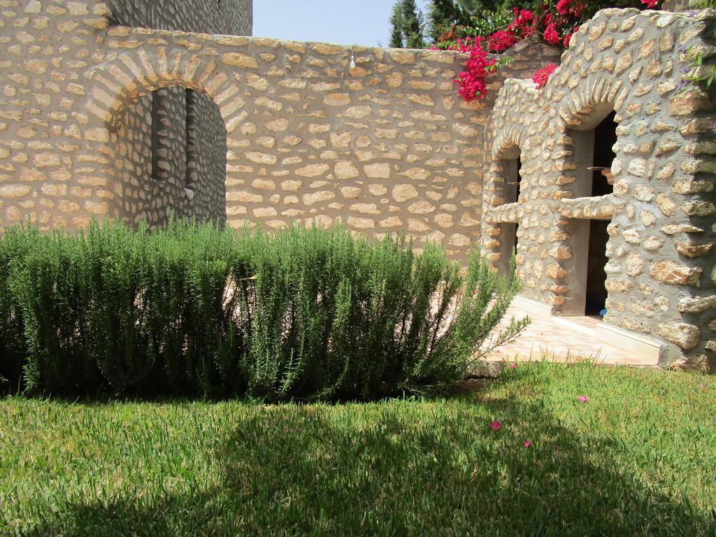 La Maison Des Ailleurs As-Sawíra Exteriér fotografie