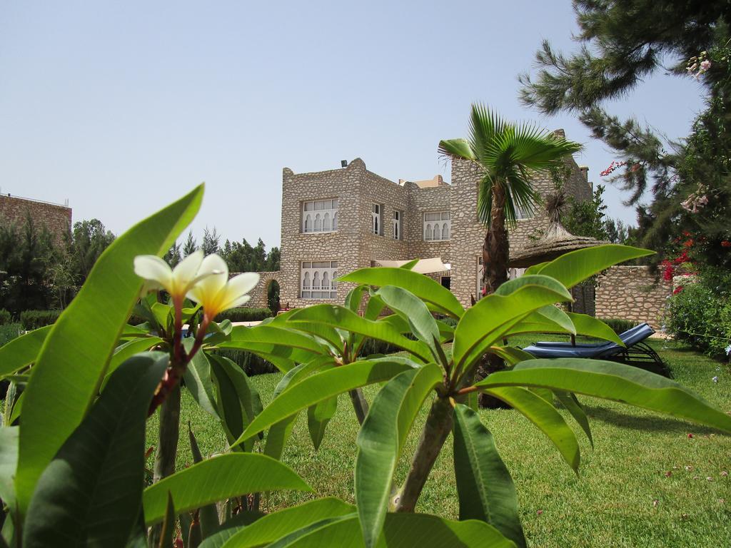 La Maison Des Ailleurs As-Sawíra Exteriér fotografie