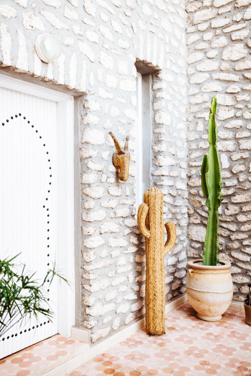 La Maison Des Ailleurs As-Sawíra Exteriér fotografie